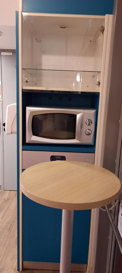 Hotelf1 Compiegne * Venette